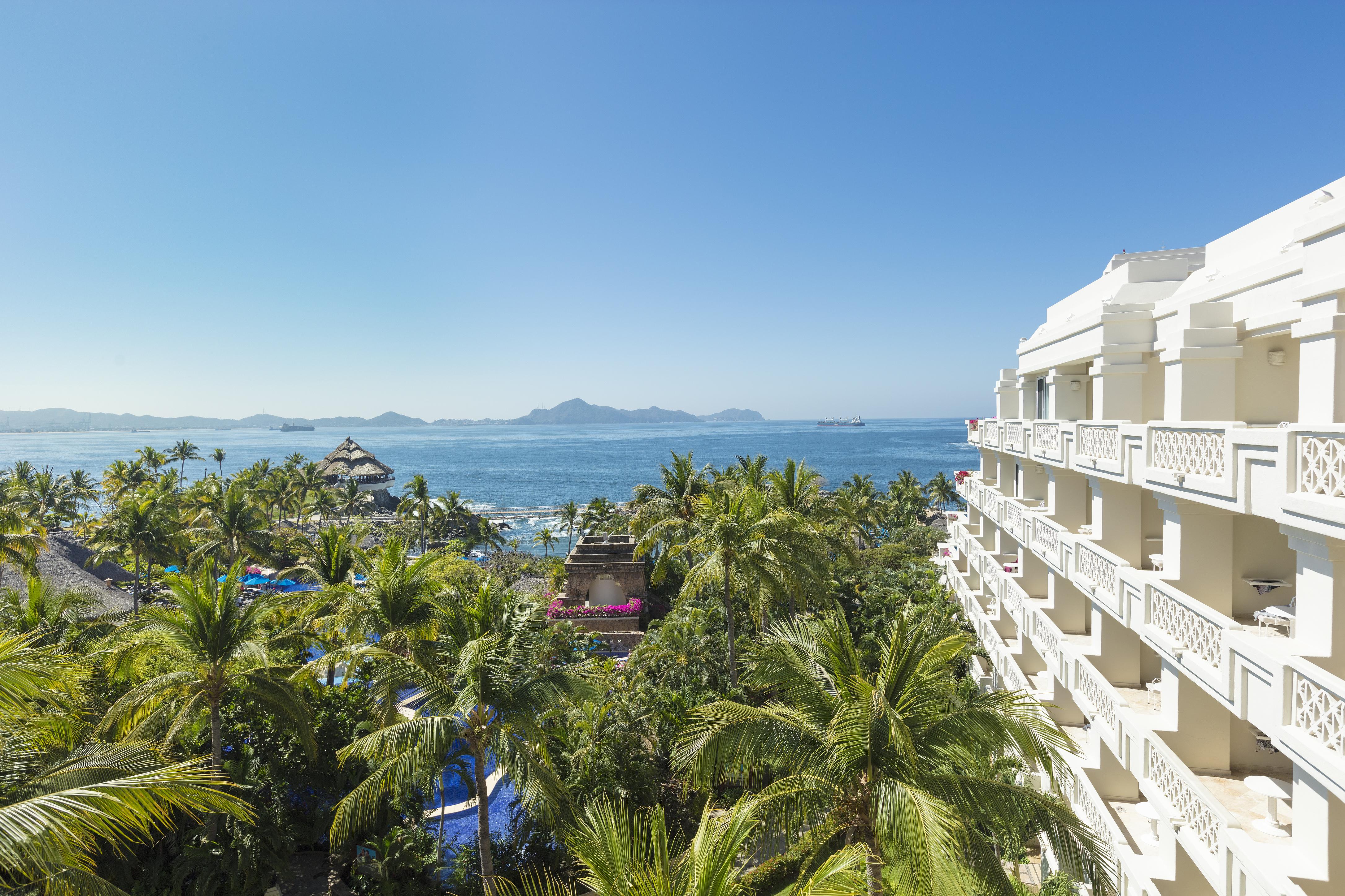 Отель Barcelo Karmina Мансанильо Экстерьер фото View of the bay from the hotel