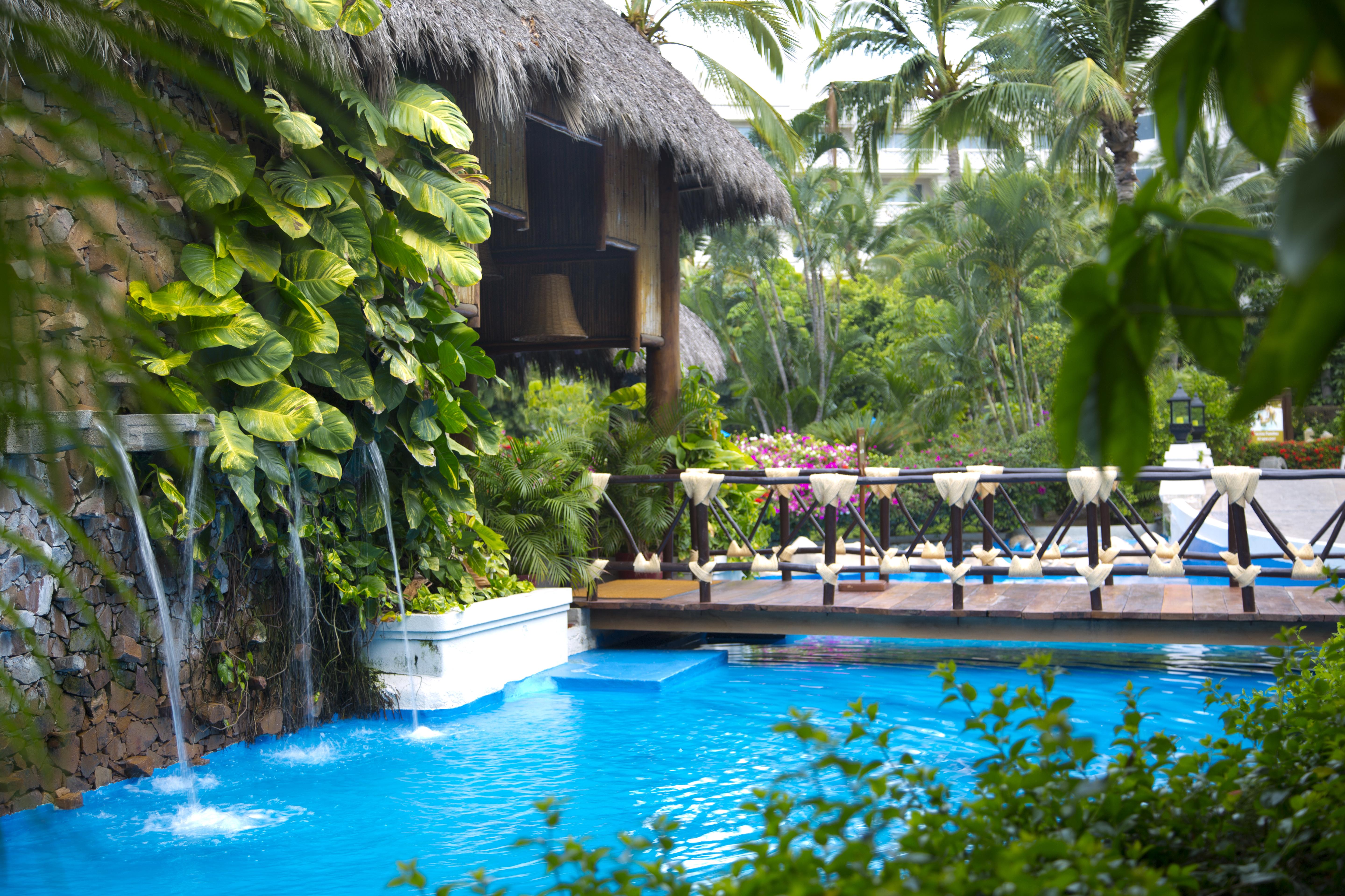 Отель Barcelo Karmina Мансанильо Экстерьер фото The swimming pool at the resort